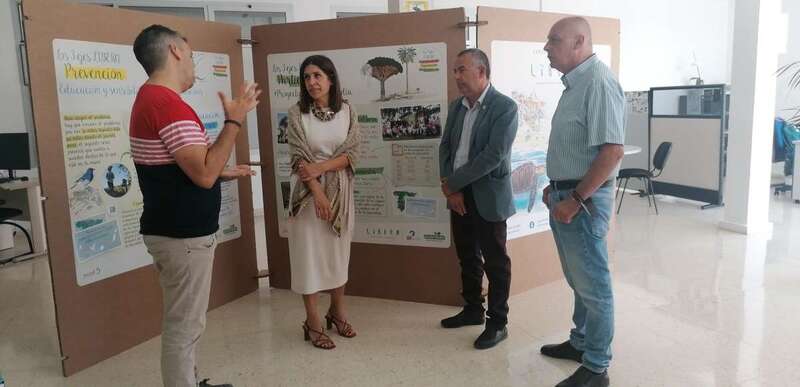 La alcaldesa Carmen Hernández y el edil Álvaro Monzón inauguraron este viernes la muestra / TA